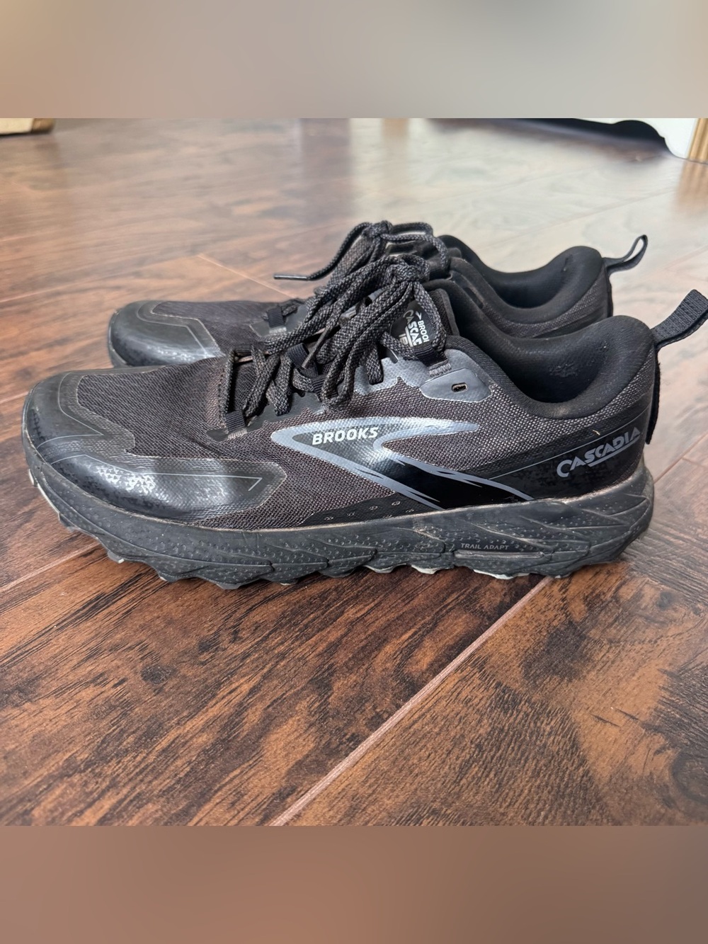 Brooks Cascadia 18 Size 9.5 Black Trail Running Shoes